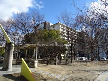 『江坂公園』から見たグリーンコーポ江坂の遠景