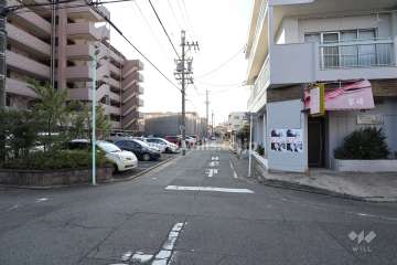 敷地北側の前面道路