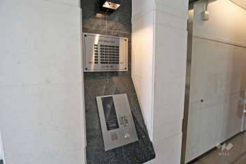 オートロックと案内板