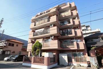 真栄マンション蜆橋の外観（南東側から）