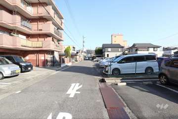 敷地南側の前面道路