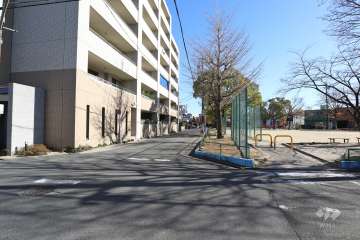 敷地南側に隣接する『吉良第二公園』。児童公園として近隣の方の憩いの場所です。