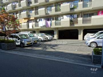 駐車場出入り口