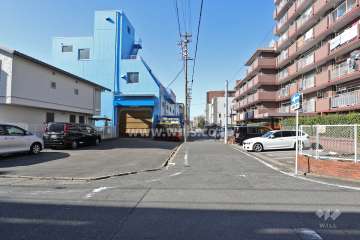 敷地南側の前面道路（東側から）