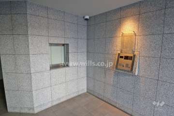 エントランスはオートロック付きです。