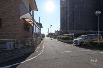 敷地東側の前面道路