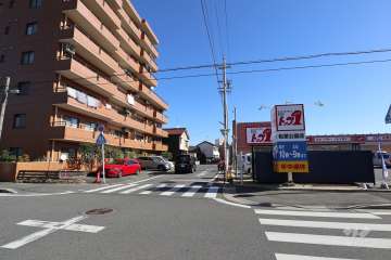 敷地南側の前面道路