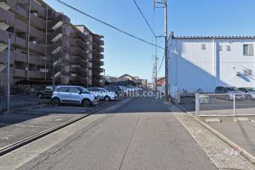 敷地北側の前面道路（東側から）