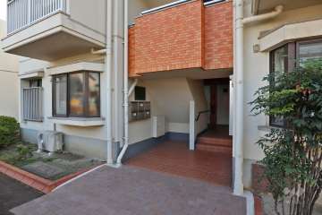 住戸入り口（共用ポスト）