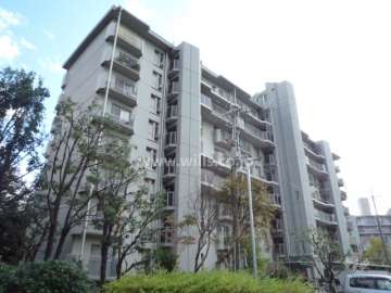 公団江坂住宅７号棟の外観（北から）