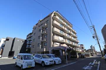 ライオンズマンション高畑の外観（南西側から）