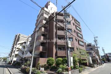 ラビデンス高畑の外観(北西側から)