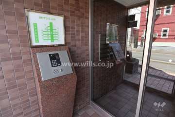 エントランスはオートロック付きです。