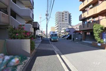 敷地南側の前面道路