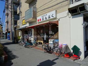 1階には店舗が入っています。
