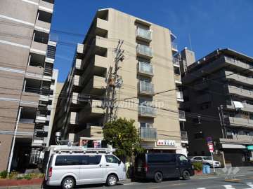ファミリーコーポ江坂の外観(南西側から）