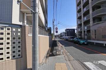 敷地南側の前面道路（高畑東西第10号線）