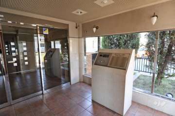 エントランスはオートロック付きです。