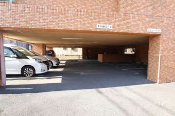 駐車場出入り口・敷地内駐車場（屋内平面式）