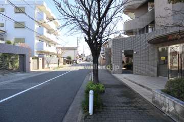 敷地北側の前面道路
