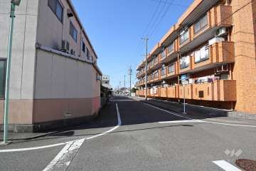 敷地南側の前面道路