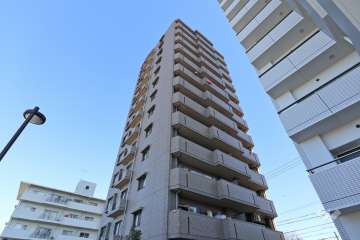 藤和シティホームズ高畑の外観（南西側から）