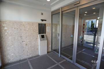 エントランスはオートロック付きです。