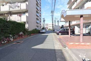 敷地東側の前面道路