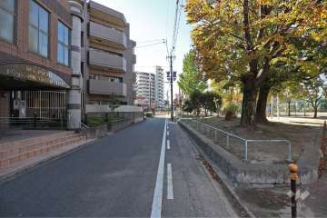 敷地北西側は『細米公園』に面しています。