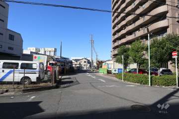 敷地南側の前面道路