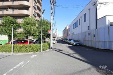 敷地東側の前面道路