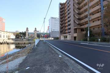 敷地北側には、中川運河が通っています。昭和初期、水上輸送路として名古屋の経済、発展に貢献してきた由緒ある運河です。