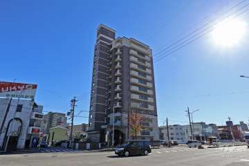 レインボー四女子の外観（西側から）