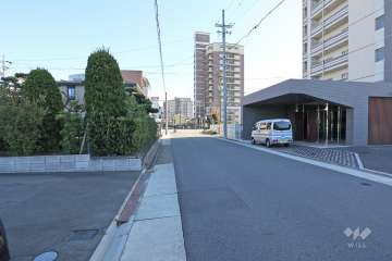 敷地北側の前面道路