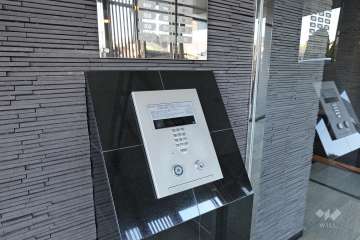 オートロックの操作盤、案内板