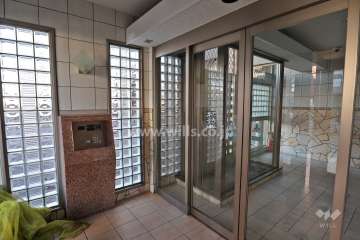 エントランスはオートロック付きです。