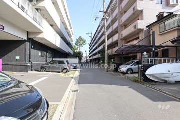 敷地北側の前面道路。