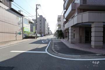 敷地東側の前面道路