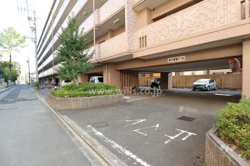 駐車場出入り口・敷地内駐車場（屋内平面式、屋外平面式）