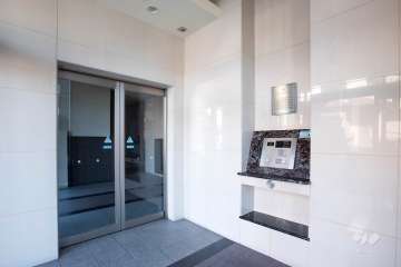 エントランスはオートロック付きです。