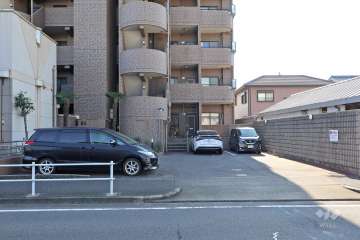 駐車場出入り口・敷地内駐車場（屋外平面式）