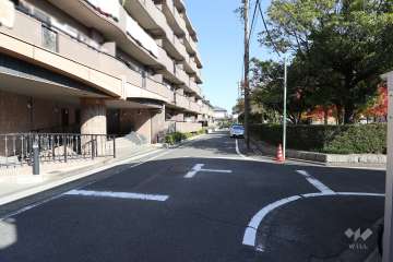 敷地南側の前面道路