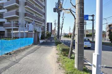 敷地北側の前面道路（八熊通）