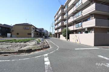 敷地南側の前面道路