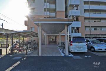 弐番館エントランスへのアプローチ