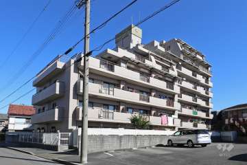 宝マンション烏森の外観（南西側から）