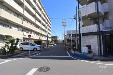 敷地南側の前面道路