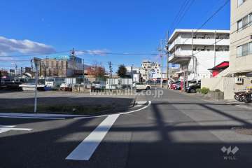 敷地南側の前面道路（東側から）