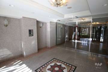 エントランスはオートロック付きです。