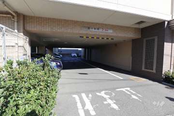 駐車場出入り口・敷地内駐車場（屋内平面式、屋外平面式）